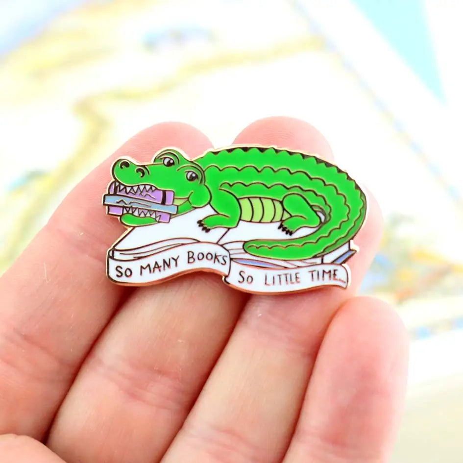 Jubly-Umph Pin - So Many Books close up